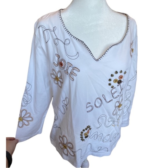 hearts of palm Tops - Hearts of Palm gorgeous ‘Joie Soleil’ blouse w/button and embroidered details XL